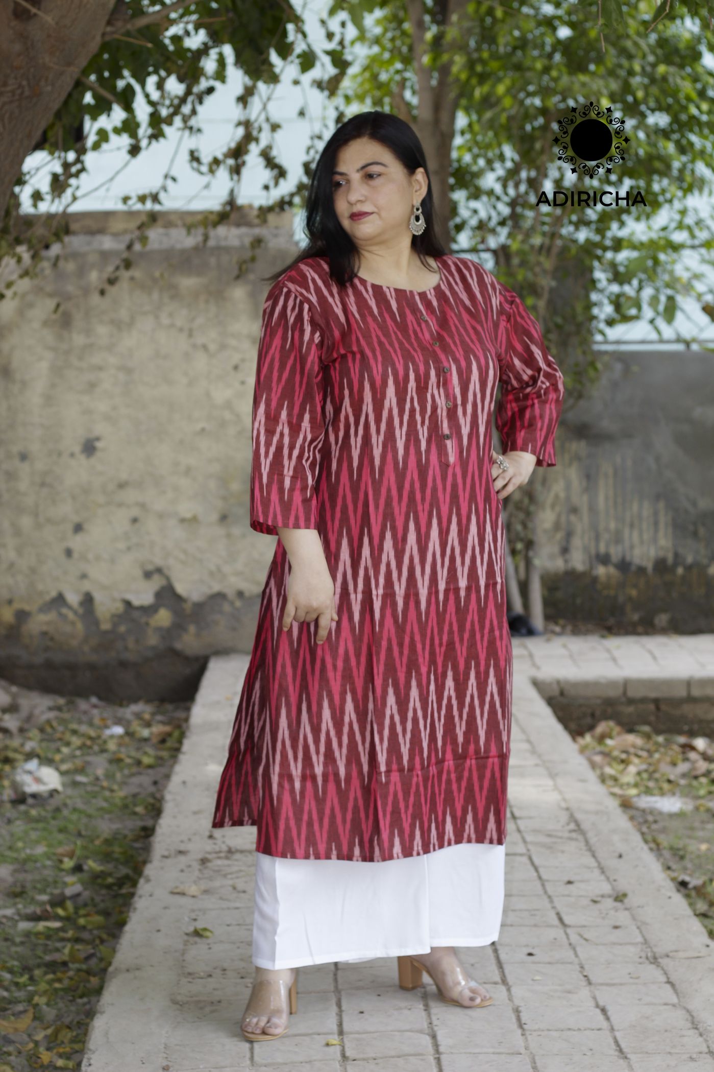 Handwoven ikat cotton kurta in straight cut in red in wave pattern